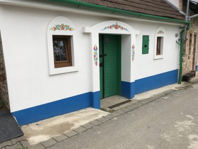 Here is another example of these painted decorations.